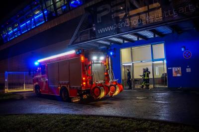 Stuttgart Feuerbach: Brand in Discothek sorgt fuer grossen Feuerwehreinsatz